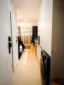 Axiom Suites - Zenith II - Netflix, HBO, Champagne