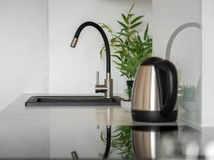 Atrakcyjne Apartamenty z Parkingiem & Balkonem by Noclegi Renters