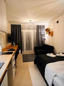 Axiom Suites - Zenith III - Netflix, HBO, Champagne