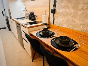 Axiom Suites - Zenith III - Netflix, HBO, Champagne