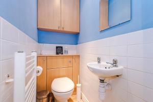 4 Bed House - Sleeps 8 - Free Parking - Manchester