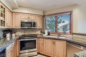 3BR Deer Valley Family Retreat - Hot Tub and Fireplace 7560 home