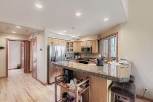 3BR Deer Valley Family Retreat - Hot Tub and Fireplace 7560 home