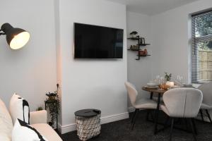 The Nottingham Nook Sleeps 7 Free Parking