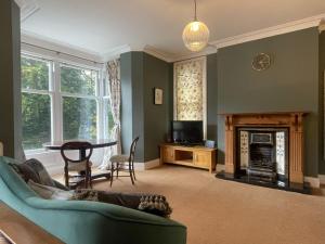 Sunnycroft - Hot tub hire available, fitness centre, free parking