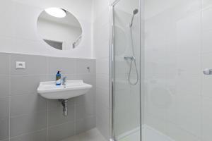 LAM Blue AC - Balcony