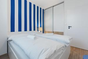 LAM Blue AC - Balcony