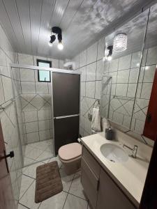 Amplo apartamento à 350 metros do mar