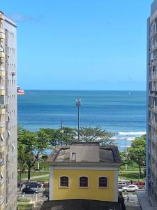 Lindo Sala Living com vista para o Mar