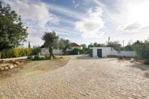 Moncoração Village