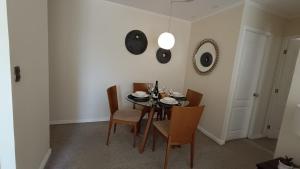 Depto en condo, 1D 1B, aire estacionamiento, full