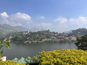 RaahgirStays The Lake Nest