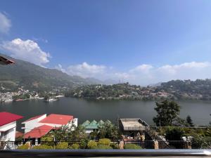 RaahgirStays The Lake Nest