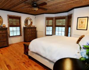 Exquisite Group Rental with an Outdoor Pool near New Braunfels, Texas