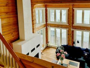 Hand-Built Log Cabin By The Lake In Vemdalen