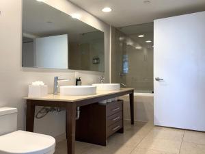 Stylish 1B Icon Brickell 25th fl Pool Spa Gym Parking