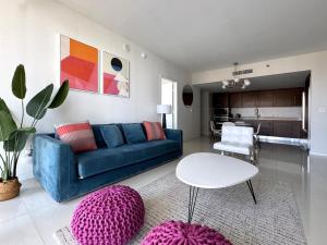 Stylish 1B Icon Brickell 25th fl Pool Spa Gym Parking