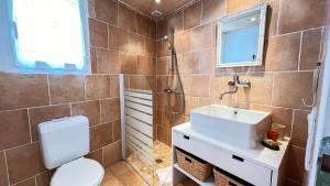 Maison à côté de la plage et des dunes, avec piscine