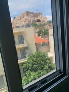 Cosy Plaka flat with view of Acropolis Parthenon