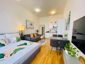 Prague 1 Center Modern 2BR Apartment with Panoramic Museum View and King Bed