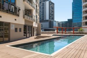 Bright Corner 2BR at The Icon in Centre Steps from CTICC