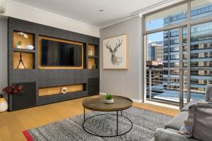 Bright Corner 2BR at The Icon in Centre Steps from CTICC