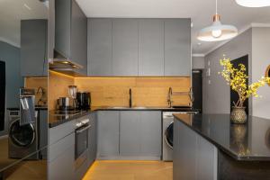 Bright Corner 2BR at The Icon in Centre Steps from CTICC