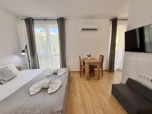 Menada Aphrodite Green Apartments