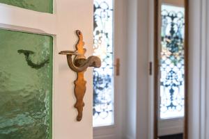 The Green Oasis charming family villa with garden and private parking