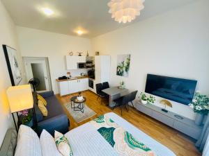 Prague 1 Center Modern 2BR Apartment with Panoramic Museum View and King Bed