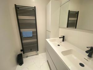 Renovated apartment with breathtaking sea view T5