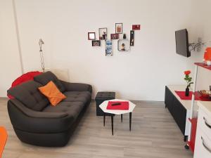 Ground floor studio flat with free parking