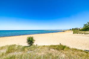 Primera linea de playa, Bahía Azul 42-B