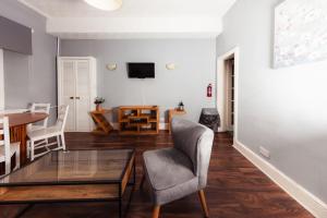 Stylish and Unique Apartment by the Meadows 8