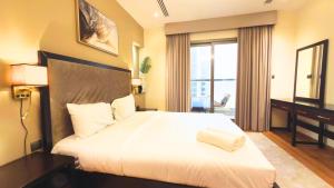 Elite Studio with Burj Khalifa & Pool View