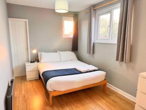 Southampton Central Apartment - 5 Double Beds, 5 Bedrooms, 2 Bathrooms - Large Bedrooms - Perfect for Contractors, Large Groups of Friends, Families