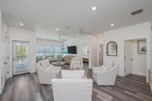 Aviary- New! Sleeps 24! Oceanview! 5 min to beach!