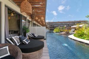 Tropical apt - 2br swimout - 2 king beds - gym - pools