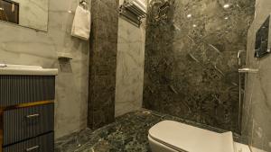 Pinecrest Villa by Splendid Hotels - Garden - Balcony - Living Room - Family Groups - Events - Mountain View