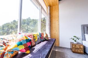 Pinecrest Villa by Splendid Hotels - Garden - Balcony - Living Room - Family Groups - Events - Mountain View