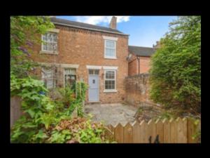 Ashbourne Market Place Holiday Cottage