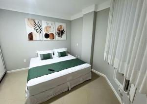 RefugioBacutia- Prédio FRENTE MAR Bacutia- 6 pessoas- 3 Quartos com AR sendo 1 suite - varanda- sala de estar e jantar Ampla -Piscina e Sauna no Prédio