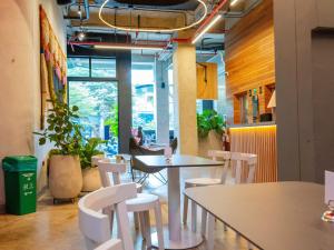 Hunters Hotel by Jalo