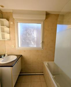 Apartment with balcony and parking near center