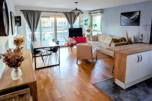 Apartment with balcony and parking near center