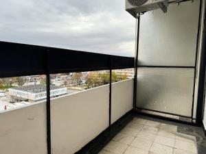 One-Bedroom Apartment next to Mall Plovdiv with Free Street Parking