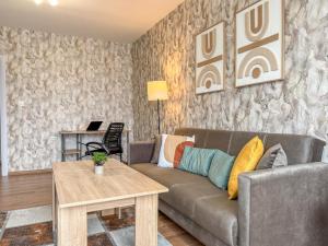 One-Bedroom Apartment next to Mall Plovdiv with Free Street Parking