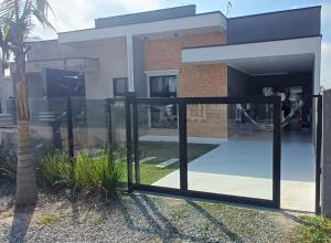 Linda casa com Piscina