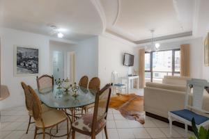 Apartamento com Varanda, Churrasqueira e Vista Mar