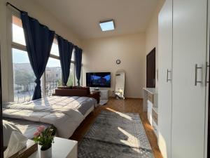 استديو لك بالكامل